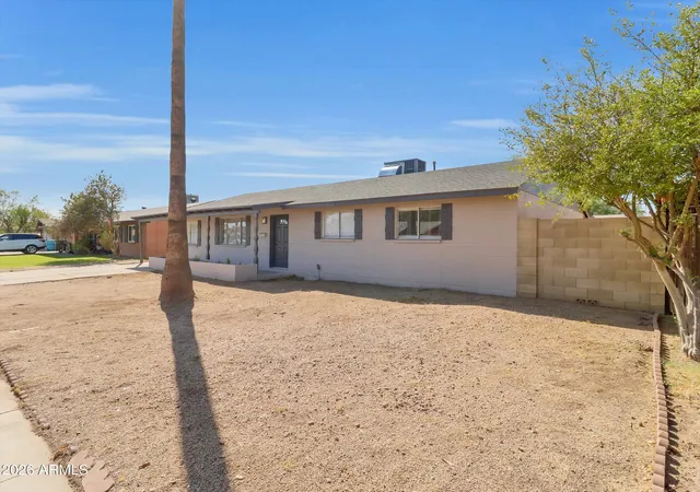 4th image of 6014 W Avalon Dr, Phoenix, AZ 85033 | MLS# 7061361