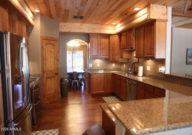 Photo 4 of Single family home for sale at 400 N Lantana Ln, Show Low, AZ 85901 | MLS# 7051126 | Listing updated on 2026-09-06