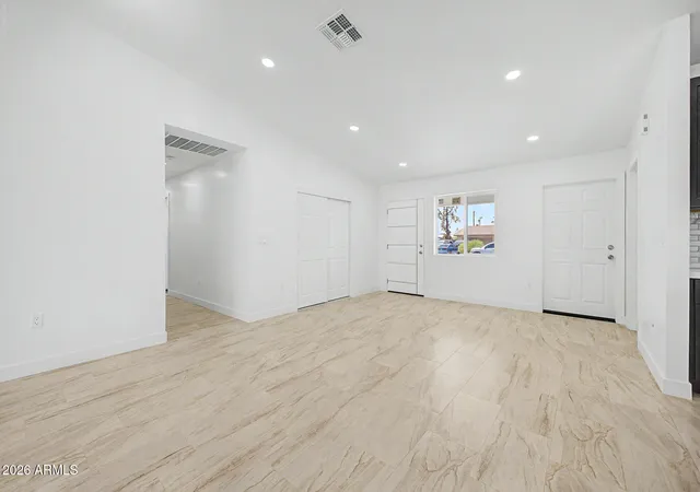 Photo 4 of Single family home for sale at 3010 W Country Gables Dr, Phoenix, AZ 85053 | MLS# 7053251 | Listing updated on 2026-09-12