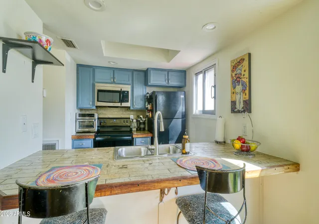 Photo 3 of Townhouse for sale at 253 E Beck Ln, Phoenix, AZ 85022 | MLS# 7055942 | Listing updated on 2026-08-12