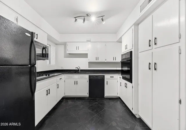 Photo 2 of Townhouse for sale at 6501 N 17th Avenue #113, Phoenix, AZ 85015 | MLS# 7051557 | Listing updated on 2026-09-16