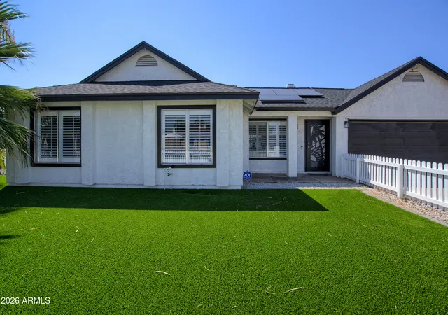Photo 3 of Single family home for sale at 2213 W Irma Ln, Phoenix, AZ 85027 | MLS# 7057398 | Listing updated on 2026-09-10