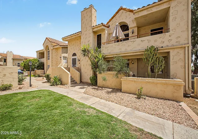 Listing Photo 1 - Condo for sale in building located at 1333 E Morten Ave, Phoenix, AZ 85020 - Unit #206