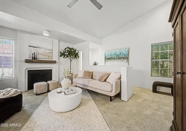 Listing Photo 4 - Condo for sale in building located at 1333 E Morten Ave, Phoenix, AZ 85020 - Unit #206