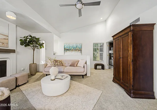 Listing Photo 5 - Condo for sale in building located at 1333 E Morten Ave, Phoenix, AZ 85020 - Unit #206