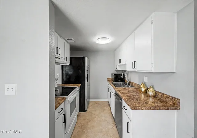 Photo 3 of Townhouse for sale at 803 E Cochise Dr, Phoenix, AZ 85020 | MLS# 7051630 | Listing updated on 2026-08-30