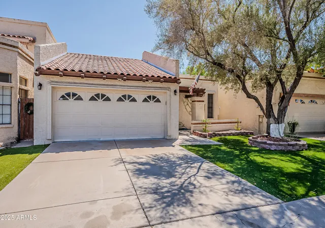 Photo 3 of Single family home for sale at 2043 W Nopal Ave, Mesa, AZ 85202 | MLS# 7052239 | Listing updated on 2026-08-30