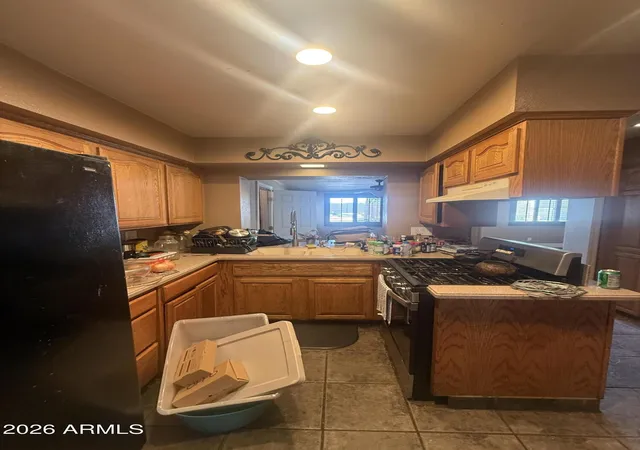 Photo 3 of Sale Pending at 3112 W Acoma Dr, Phoenix, AZ 85053 | MLS# 7051993 | Listing updated on 2026-10-19