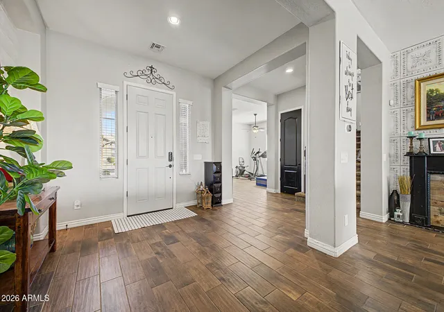 Photo 2 of Single family home for sale at 2528 E Tomahawk Ct, Gilbert, AZ 85298 | MLS# 7052526 | Listing updated on 2026-10-10