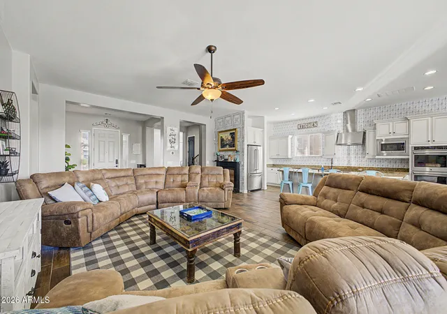 Photo 4 of Single family home for sale at 2528 E Tomahawk Ct, Gilbert, AZ 85298 | MLS# 7052526 | Listing updated on 2026-10-10