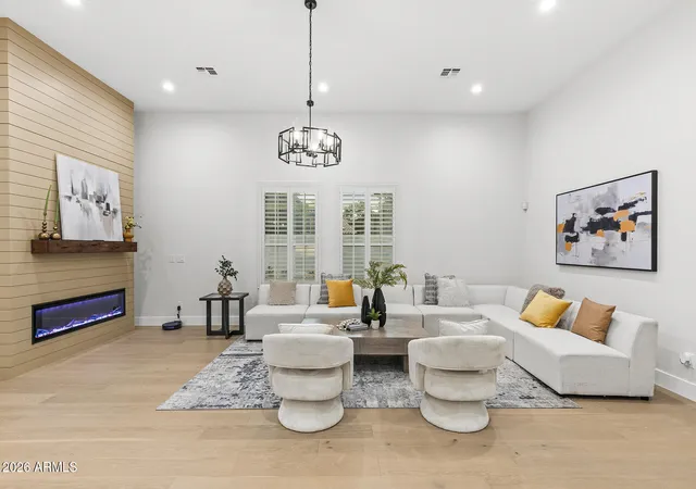 2nd image of 1120 N Wren Dr, Gilbert, AZ 85234 | MLS# 7054227