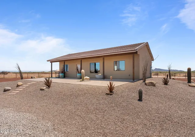 Homes for sale in Aguila, AZ | 48810 W Long Rifle Rd, Aguila, AZ 85320 | MLS# 7052855