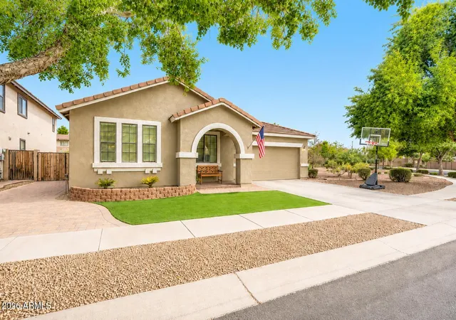 Photo 3 of Sale Pending at 2729 S Hansen Dr, Gilbert, AZ 85295 | MLS# 7052781 | Listing updated on 2026-08-19