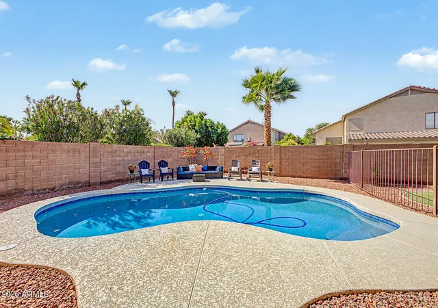 Photo 4 of Single family home for sale at 284 W Goldfinch Way, Chandler, AZ 85286 | MLS# 7055253 | Listing updated on 2026-09-10