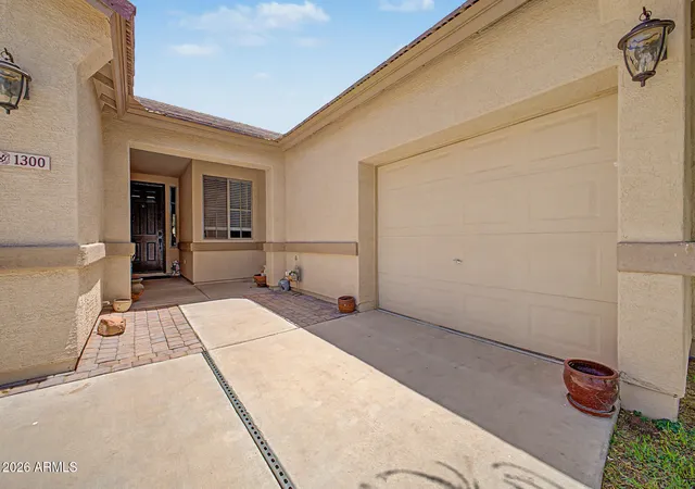 Photo 3 of Single family home for sale at 1300 E Bosi Ct, San Tan Valley, AZ 85140 | MLS# 7053028 | Listing updated on 2026-10-19