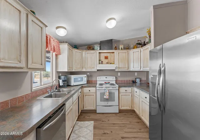 5th image of 27565 S Clydesdale Ave, Congress, AZ 85332 | MLS# 7053006