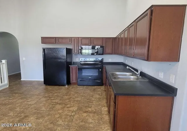 Listing Photo 5 - Condo for sale in building located at 2367 E Huntington Dr, Phoenix, AZ 85040