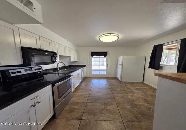 Photo 3 of Sale Pending at 336 S Weaver Dr, Apache Junction, AZ 85120 | MLS# 7054012 | Listing updated on 2026-09-04