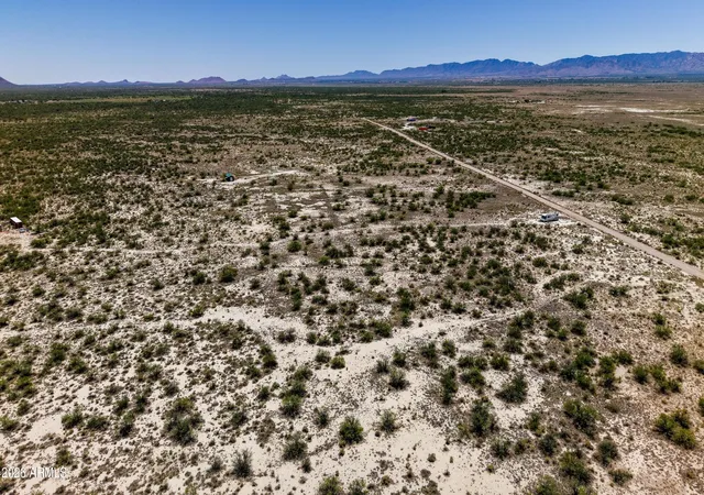 Photo 3 of Land for sale at E1 S Hendrick Ln #E-1, Willcox, AZ 85643 | MLS# 7053093 | Listing updated on 2026-09-13