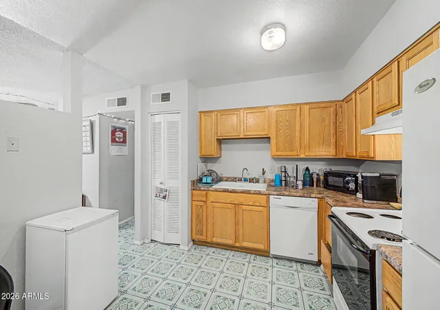Photo 4 of Townhouse for sale at 830 S Dobson Rd #11, Mesa, AZ 85202 | MLS# 7059131 | Listing updated on 2026-10-15