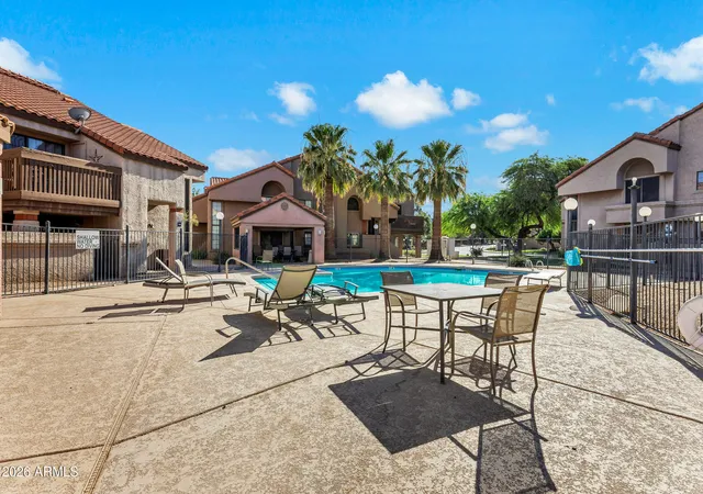 2nd image of 700 E Mesquite Cir, Tempe, AZ 85288