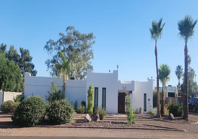 Photo 3 of Single family home for sale at 7136 W John Cabot Rd, Glendale, AZ 85308 | MLS# 7054067 | Listing updated on 2026-10-01