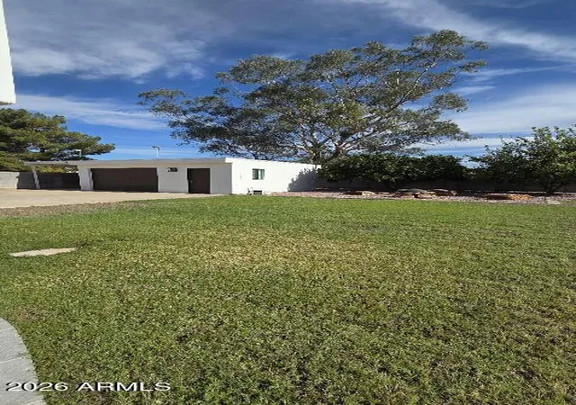 Photo 4 of Single family home for sale at 7136 W John Cabot Rd, Glendale, AZ 85308 | MLS# 7054067 | Listing updated on 2026-10-01