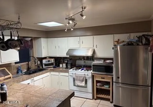 Photo 4 of Sale Pending at 2207 E Acoma Dr, Phoenix, AZ 85022 | MLS# 7053448 | Listing updated on 2026-08-31