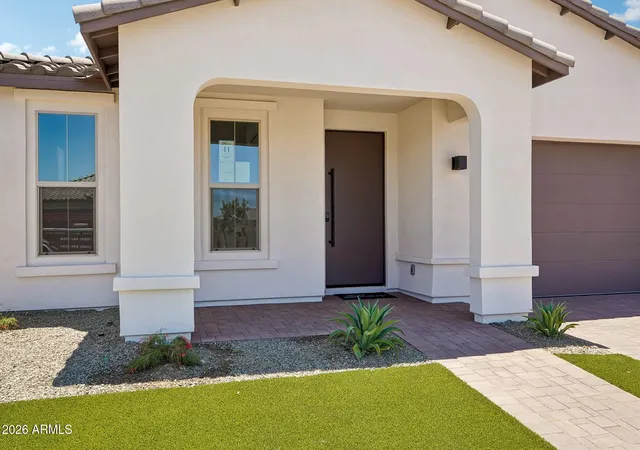 Photo 3 of Sale Pending at 7951 W Loma Ln, Peoria, AZ 85345 | MLS# 7053635 | Listing updated on 2026-10-21