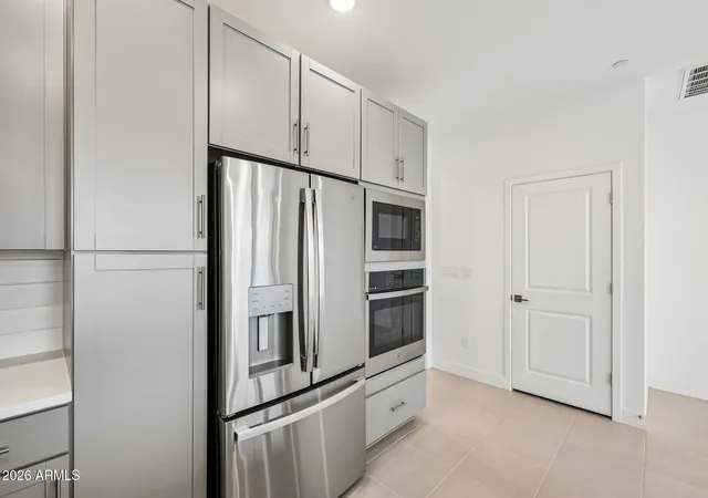 Photo 4 of Sale Pending at 5428 S 35th Way, Phoenix, AZ 85040 | MLS# 7053470 | Listing updated on 2026-09-15