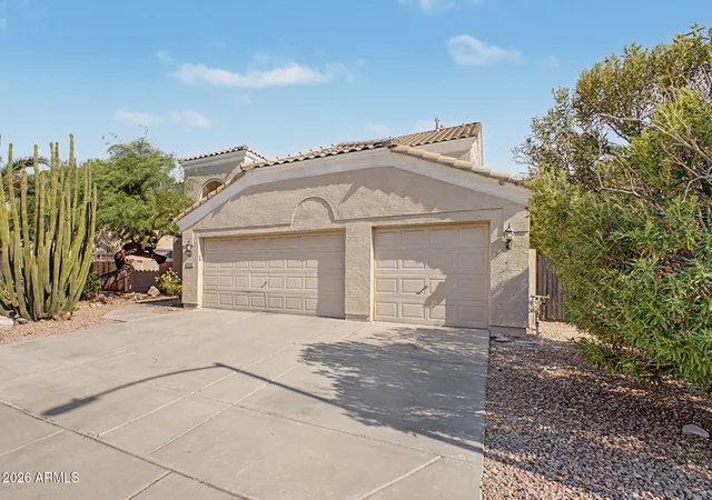 Photo 3 of Single family home for sale at 5267 W Angela Dr, Glendale, AZ 85308 | MLS# 7066089 | Listing updated on 2026-10-01