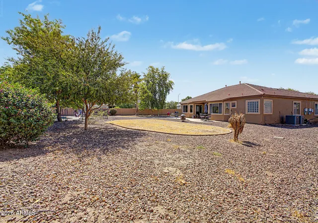 Photo 4 of Sale Pending at 8602 W Helen Ln, Glendale, AZ 85305 | MLS# 7066315 | Listing updated on 2026-09-24