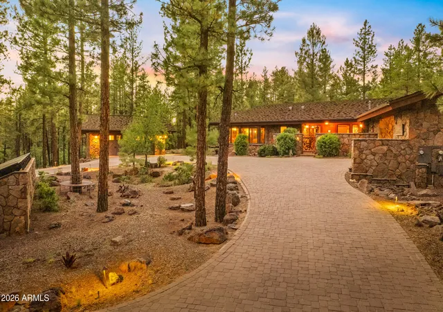 3rd image of 2901 N Creekside Dr, Flagstaff, AZ 86001 | MLS# 7053562