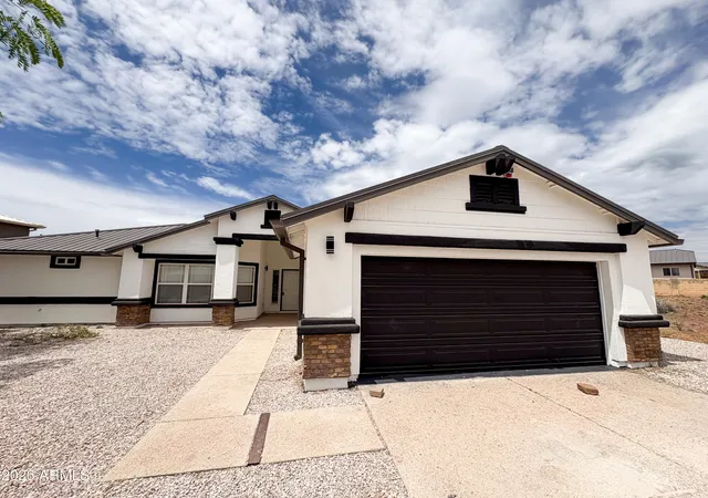 Photo 1 of Single family home for sale at 83 N Ch'ihootso, Saint Michaels, AZ 86511 | MLS# 7053865 | Listing updated on 2026-10-09
