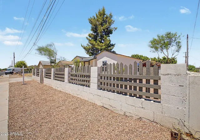 4th image of 1010 E Chipman Rd, Phoenix, AZ 85040 | MLS# 7053766