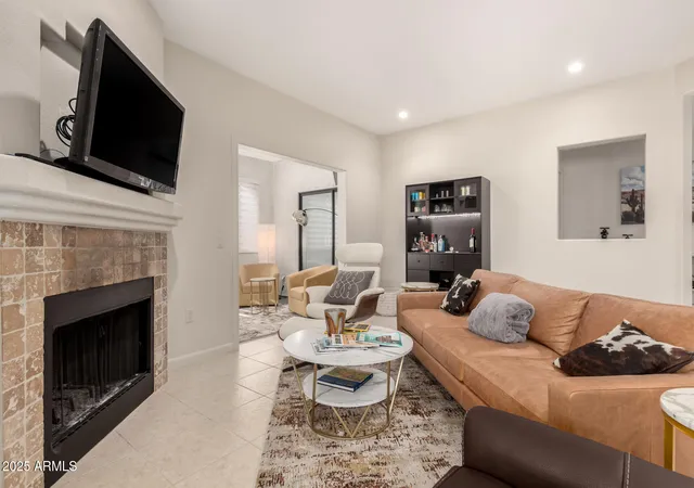 Listing Photo 5 - Condo for sale in building located at 15050 N Thompson Peak Pkwy, Scottsdale, AZ 85260 - Unit #1035