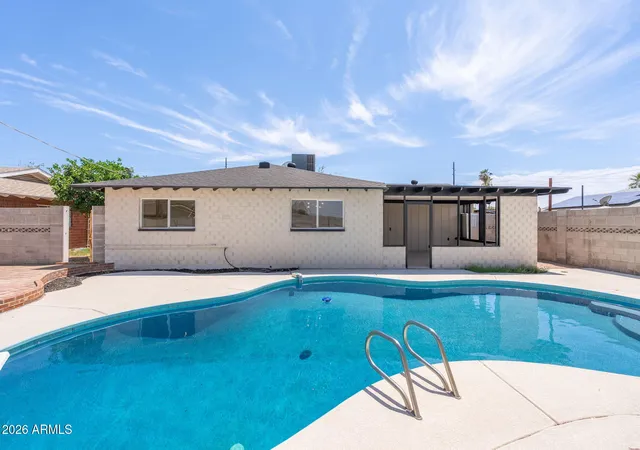 Photo 3 of Sale Pending at 3830 W Claremont St, Phoenix, AZ 85019 | MLS# 7055951 | Listing updated on 2026-09-17