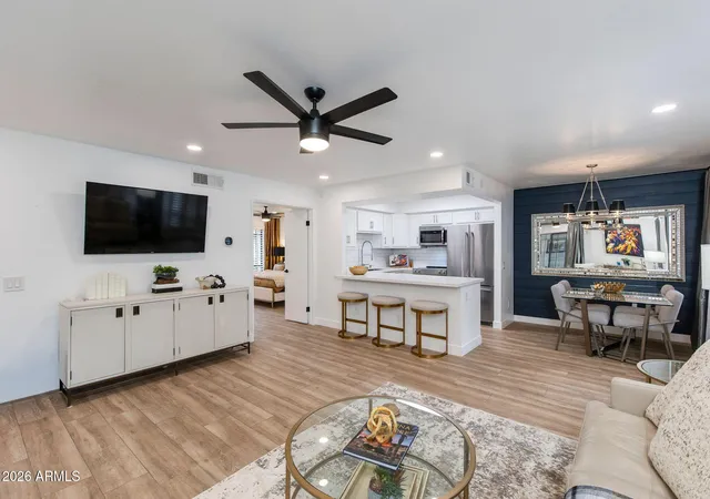 2nd image of 5209 N 24th St #104, Phoenix, AZ 85016 | MLS# 7056287