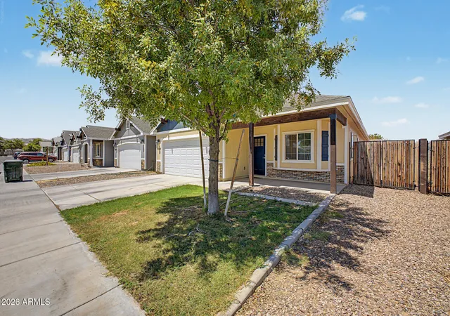 Photo 3 of Sale Pending at 5034 S 11th Place, Phoenix, AZ 85040 | MLS# 7054203 | Listing updated on 2026-09-02