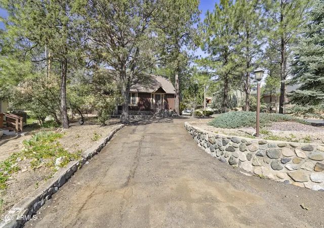 Photo 3 of Single family home for sale at 902 S Hemlock Ave, Prescott, AZ 86303 | MLS# 7053926 | Listing updated on 2026-09-19