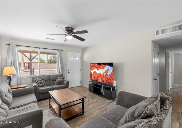 4th image of 3631 W Denton Ln, Phoenix, AZ 85019 | MLS# 7062385