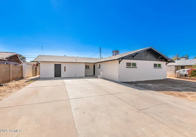 Photo 3 of Single family home for sale at 6201 W Indianola Ave, Phoenix, AZ 85033 | MLS# 7054423 | Listing updated on 2026-07-27