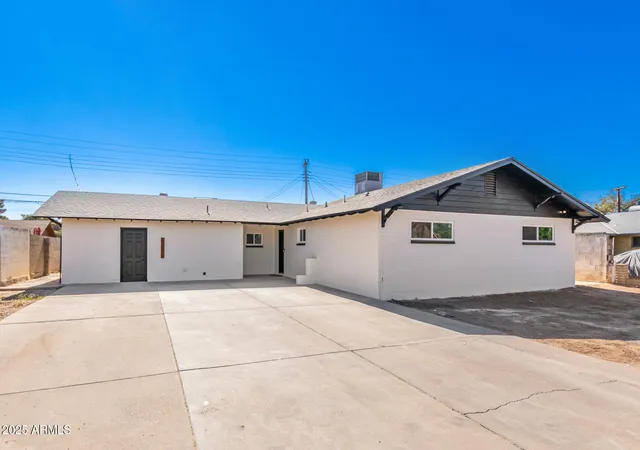 Photo 4 of Single family home for sale at 6201 W Indianola Ave, Phoenix, AZ 85033 | MLS# 7054423 | Listing updated on 2026-07-27