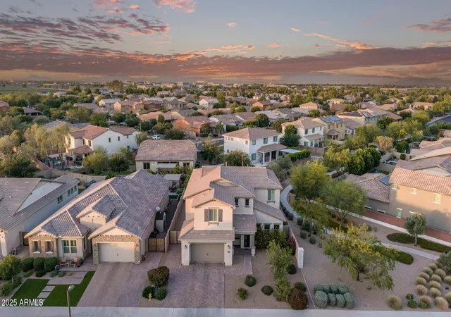 Photo 1 of Single family home for sale at 1076 E Kensington Rd, Gilbert, AZ 85297 | MLS# 7056033 | Listing updated on 2026-10-15
