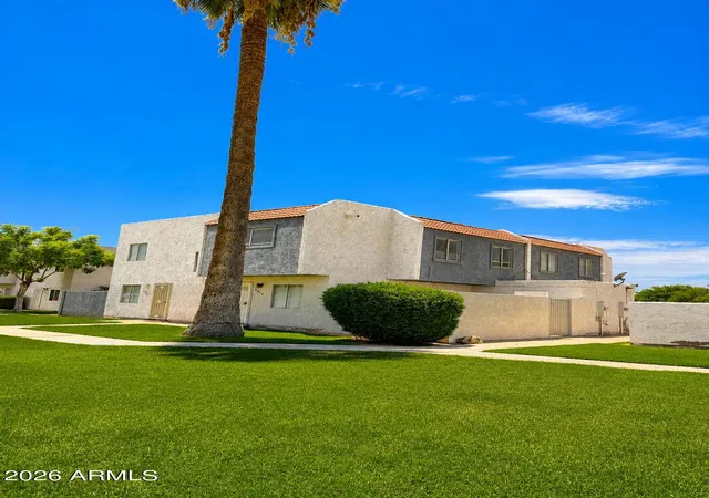 Photo 2 of Townhouse for sale at 7515 N 47th Lane, Glendale, AZ 85301 | MLS# 7054444 | Listing updated on 2026-09-24