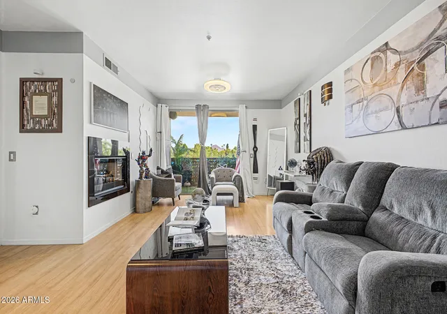 Listing Photo 4 - Condo for sale in building located at 1701 E Colter St, Phoenix, AZ 85016 - Unit #343