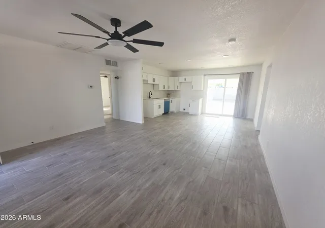 Photo 4 of Single family home for sale at 2516 N 47th Drive, Phoenix, AZ 85035 | MLS# 7055992 | Listing updated on 2026-08-25