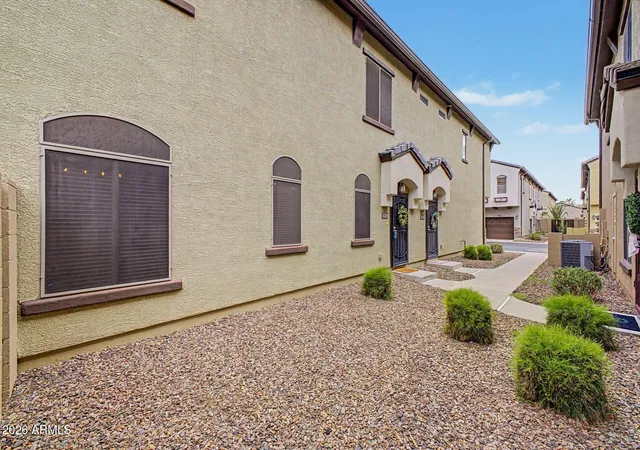 1st image of 2725 E Mine Creek Rd #1028, Phoenix, AZ 85024 | MLS# 7054981