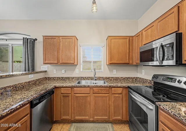 Photo 3 of Sale Pending at 2725 E Mine Crk Rd #1028, Phoenix, AZ 85024 | MLS# 7054981 | Listing updated on 2026-09-18