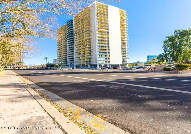Listing Photo 2 - Condo for sale in building located at 207 W Clarendon Ave, Phoenix, AZ 85013 - Unit #2B